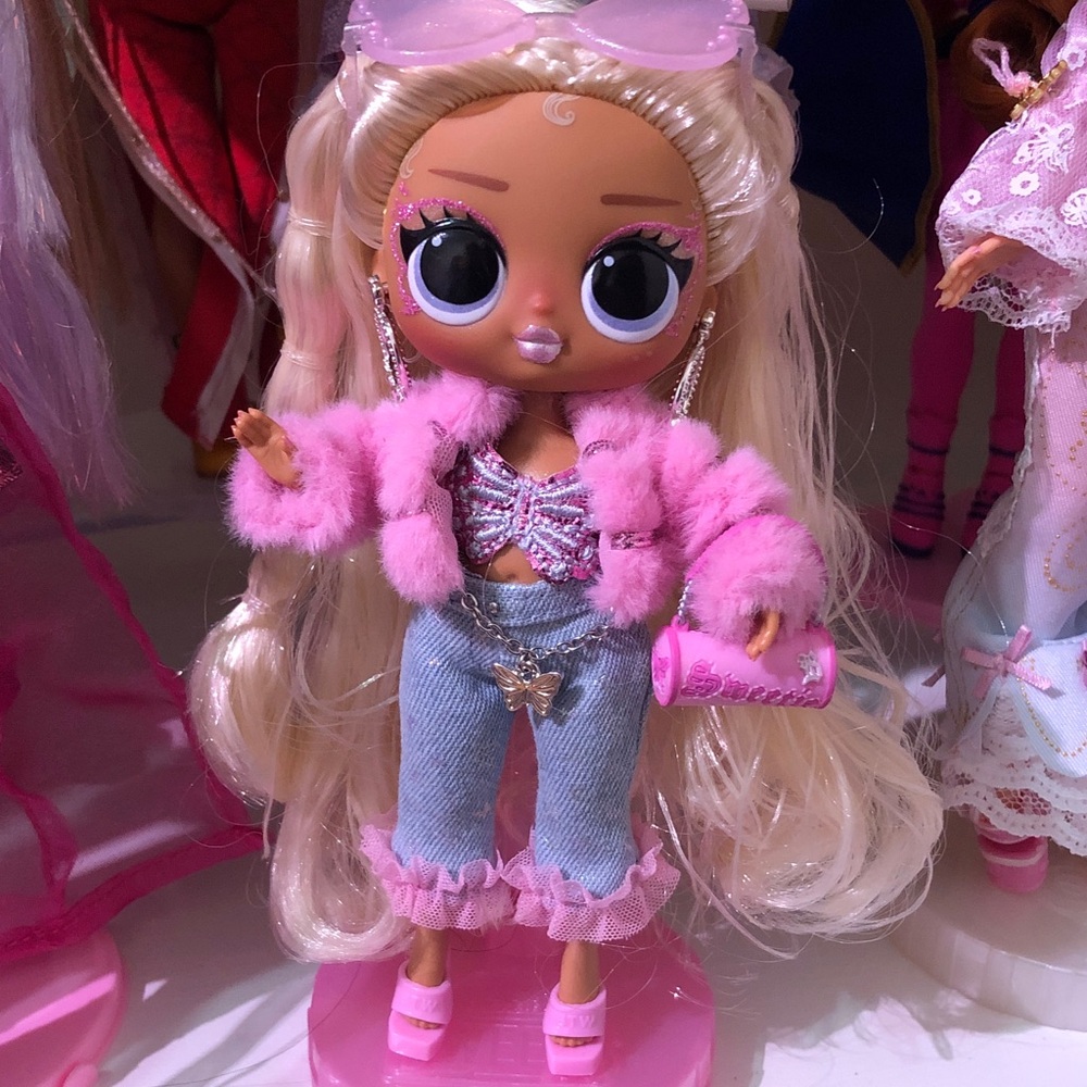 L.O.L. Surprise! Tweens Olivia Flutter Doll - Pink and Blue Outfit